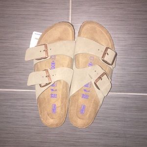 Brand new tan Birkenstock !!